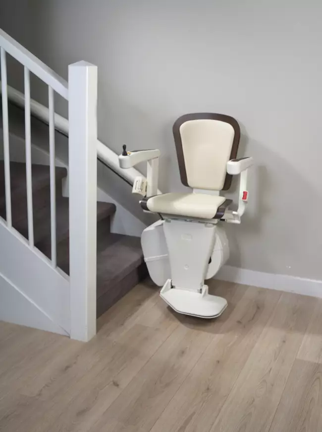 Montascale-con-sedili.jpg Montascale e piattaforme a Lecce Metaltecna