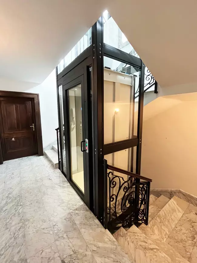 ASCENSORE-CONDOMINIALE.jpg Miniascensori e ascensori condominiali a Lecce Metaltecna