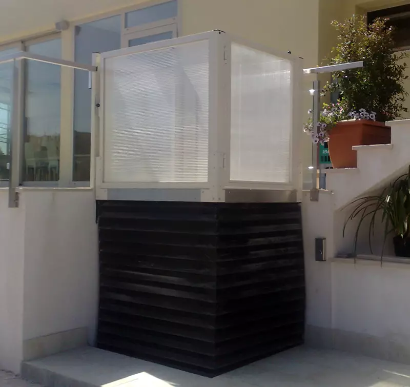 piattaforma-elevatrice-dislivello.jpg Piattaforme elevatrici e Pedane per piccoli dislivelli Metaltecna