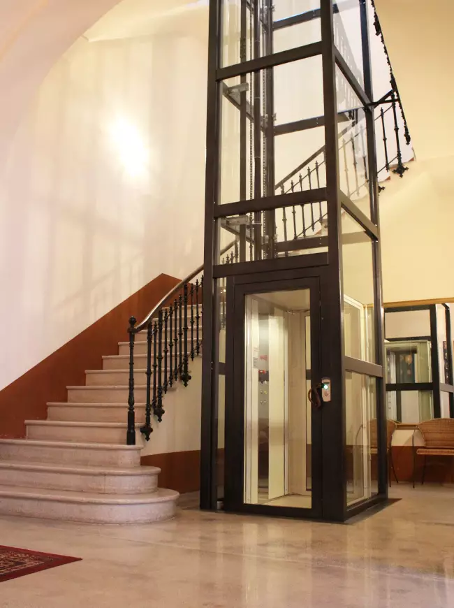 ASCENSORE-CONDOMINIO.jpg Miniascensori e ascensori condominiali a Lecce Metaltecna