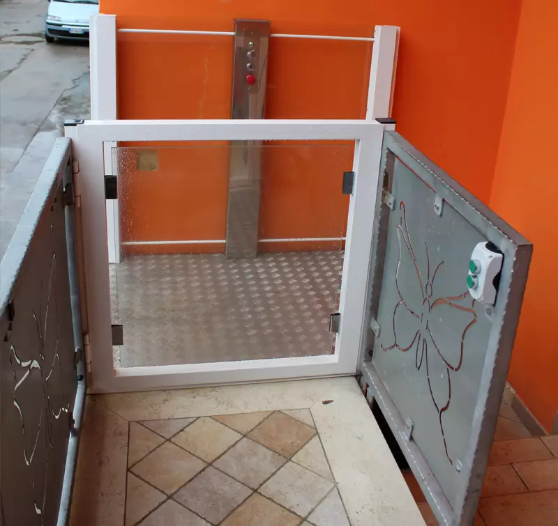 piattaforma-elevatrice-piccoli-dislivelli.jpg Piattaforme elevatrici e Pedane per piccoli dislivelli Metaltecna